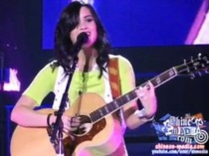 Demi Lovato - Catch Me Live (1045)