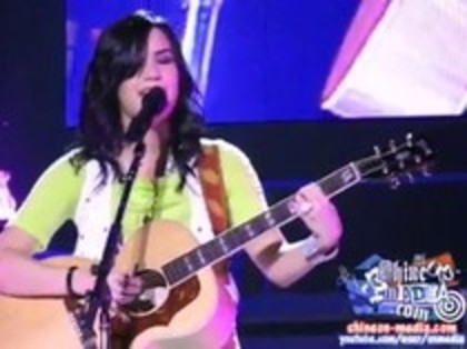 Demi Lovato - Catch Me Live (1052)