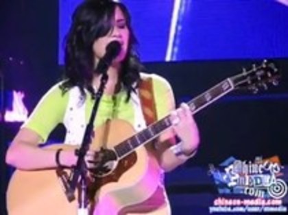 Demi Lovato - Catch Me Live (1056)