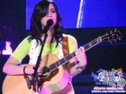 Demi Lovato - Catch Me Live (1058)
