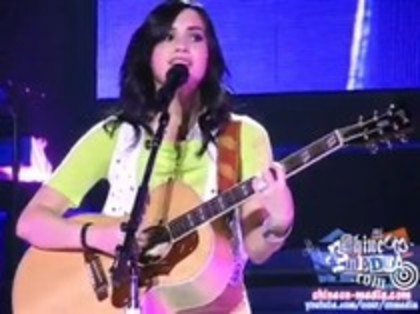Demi Lovato - Catch Me Live (1060)