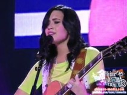 Demi Lovato - Catch Me Live (990)