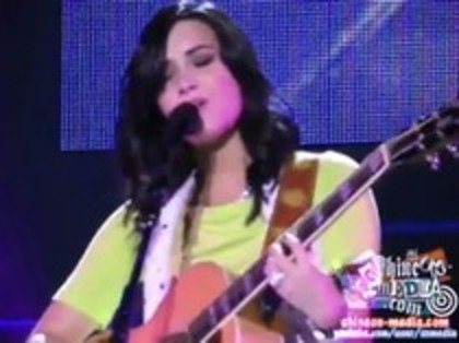 Demi Lovato - Catch Me Live (1020)