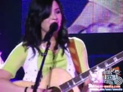 Demi Lovato - Catch Me Live (1025)