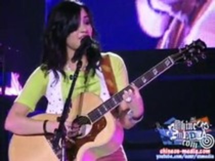 Demi Lovato - Catch Me Live (1031)