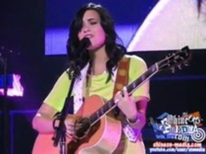 Demi Lovato - Catch Me Live (1079)