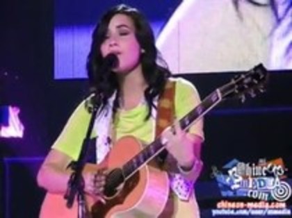 Demi Lovato - Catch Me Live (1470)