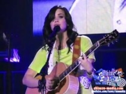 Demi Lovato - Catch Me Live (1533)