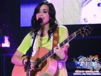 Demi Lovato - Catch Me Live (1460)