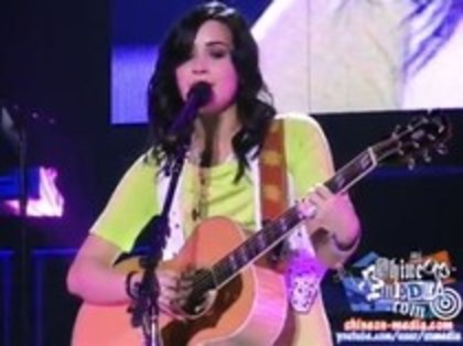 Demi Lovato - Catch Me Live (1520)
