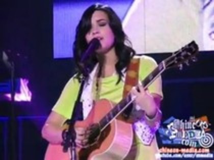 Demi Lovato - Catch Me Live (1530)
