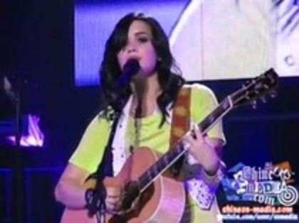 Demi Lovato - Catch Me Live (1532)