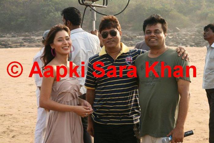 551469_321095014623105_100001678279033_877638_230174801_n - sara khan