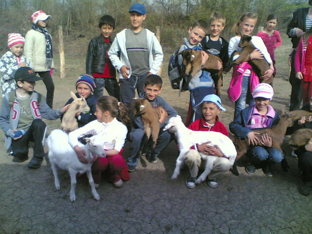 04042012(013) - Saptamana altfel elevii scolii Samarinesti 2012