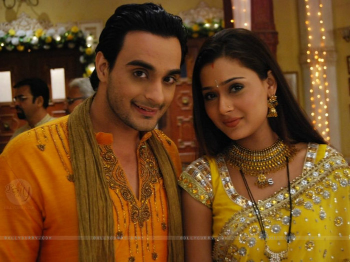 33184-alekh-and-sadhna-in-haldi-ceremony - x-Sara Khan si Angad Hasija-x