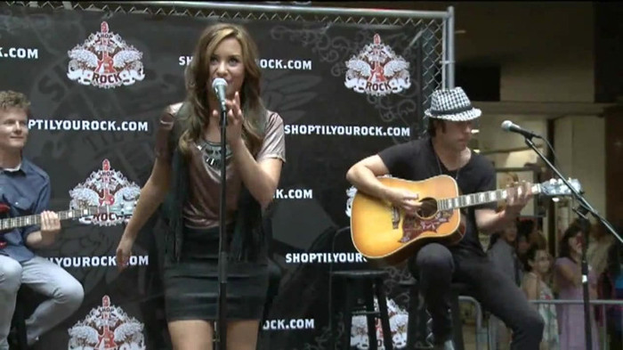 Demi Lovato  Live at Glendale Galleria  in LA for Cambio in HD 03561 Demi Lovato  Live at Glendale Galleria  in LA for Cambio in HD 03561