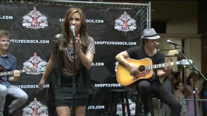 Demi Lovato  Live at Glendale Galleria  in LA for Cambio in HD 03563 Demi Lovato  Live at Glendale Galleria  in LA for Cambio in HD 03563
