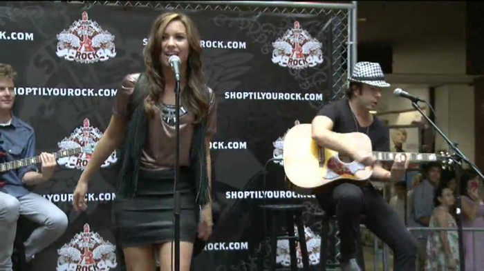 Demi Lovato  Live at Glendale Galleria  in LA for Cambio in HD 03591 Demi Lovato  Live at Glendale Galleria  in LA for Cambio in HD 03591