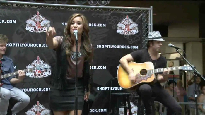 Demi Lovato  Live at Glendale Galleria  in LA for Cambio in HD 03628 - Demilush - Live at Glendale Galleria in LA for Cambio Part oo7