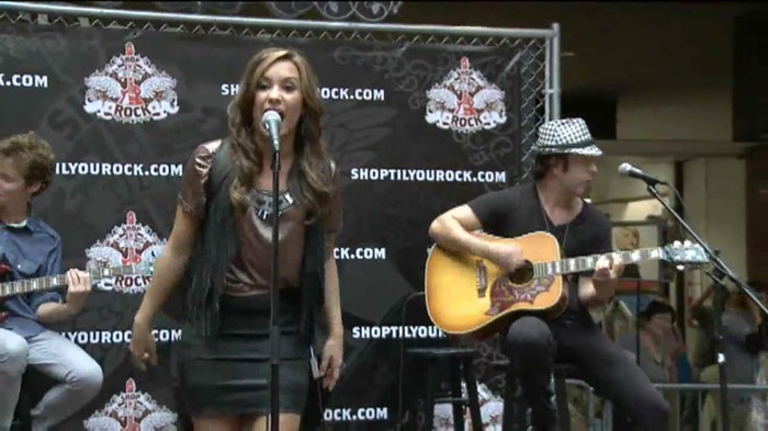 Demi Lovato  Live at Glendale Galleria  in LA for Cambio in HD 03647 - Demilush - Live at Glendale Galleria in LA for Cambio Part oo7