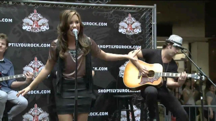 Demi Lovato  Live at Glendale Galleria  in LA for Cambio in HD 03743