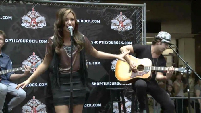 Demi Lovato  Live at Glendale Galleria  in LA for Cambio in HD 03748