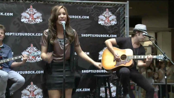 Demi Lovato  Live at Glendale Galleria  in LA for Cambio in HD 03759