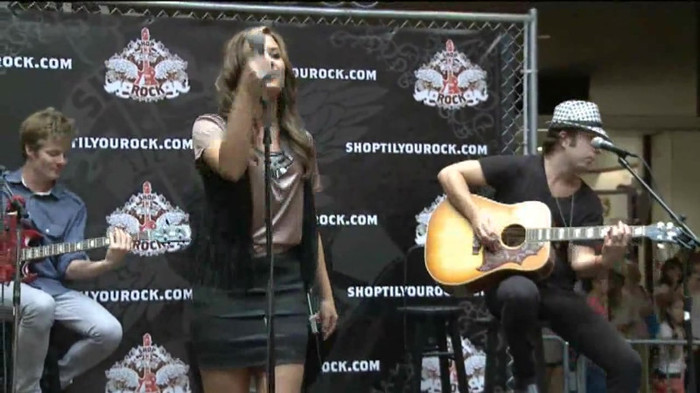 Demi Lovato  Live at Glendale Galleria  in LA for Cambio in HD 03778