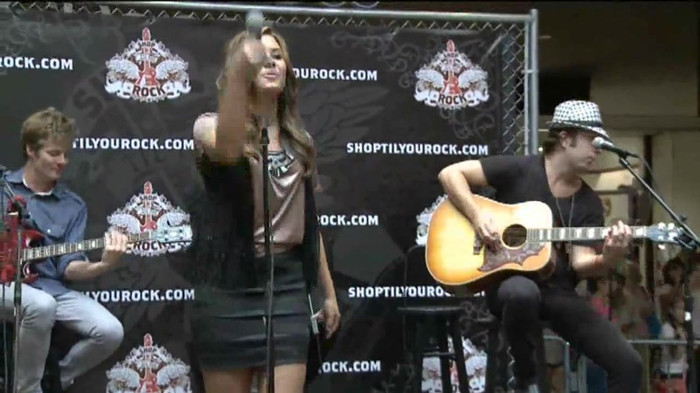 Demi Lovato  Live at Glendale Galleria  in LA for Cambio in HD 03779