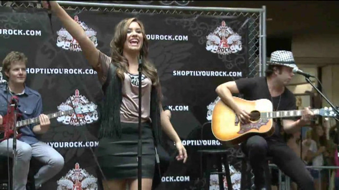 Demi Lovato  Live at Glendale Galleria  in LA for Cambio in HD 03807
