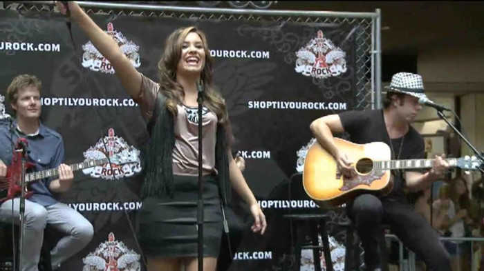 Demi Lovato  Live at Glendale Galleria  in LA for Cambio in HD 03809