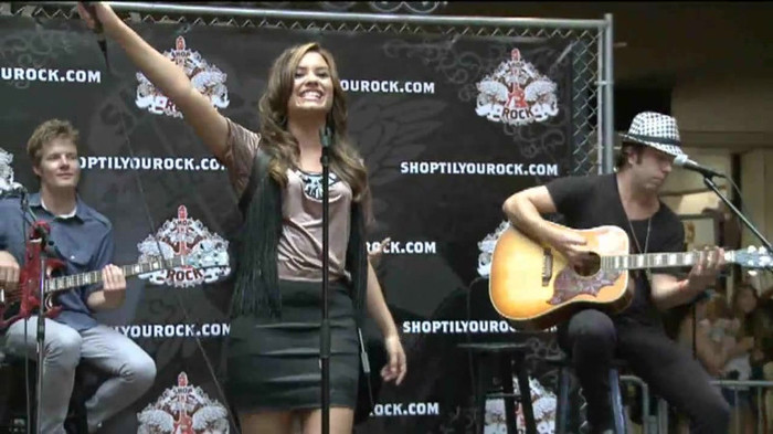 Demi Lovato  Live at Glendale Galleria  in LA for Cambio in HD 03814