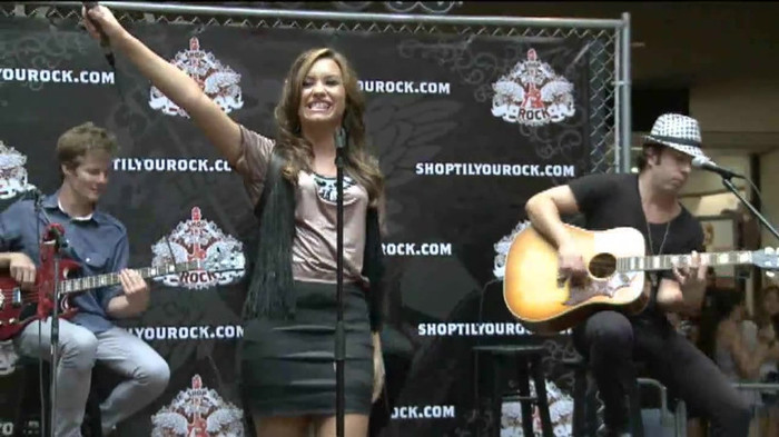 Demi Lovato  Live at Glendale Galleria  in LA for Cambio in HD 03822