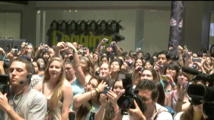 Demi Lovato  Live at Glendale Galleria  in LA for Cambio in HD 03837 - Demilush - Live at Glendale Galleria in LA for Cambio Part oo7