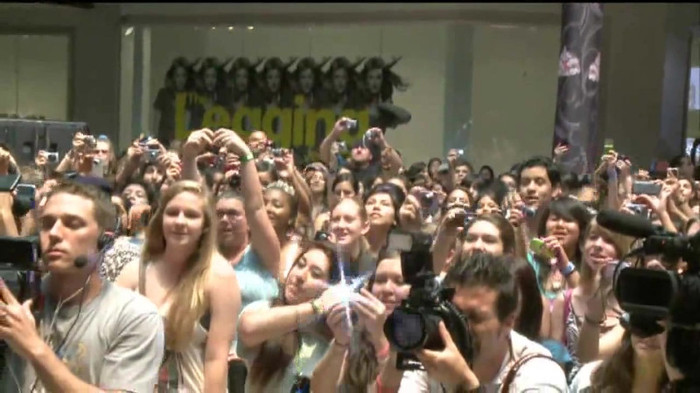 Demi Lovato  Live at Glendale Galleria  in LA for Cambio in HD 03843