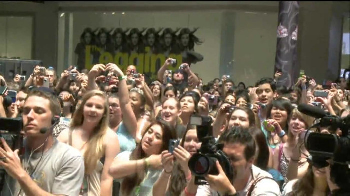 Demi Lovato  Live at Glendale Galleria  in LA for Cambio in HD 03849 - Demilush - Live at Glendale Galleria in LA for Cambio Part oo7