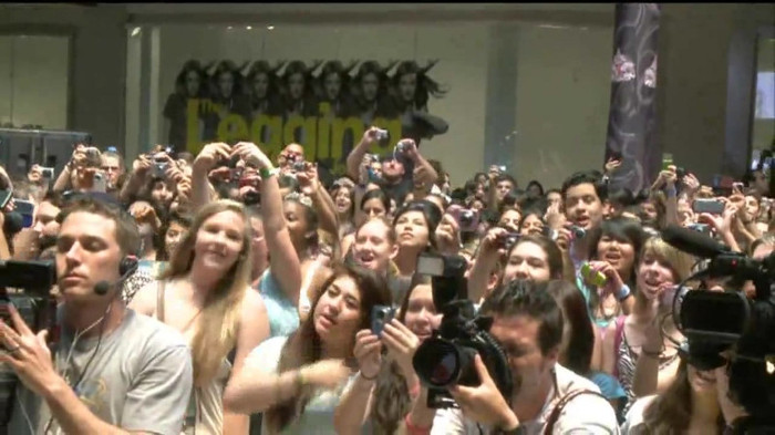 Demi Lovato  Live at Glendale Galleria  in LA for Cambio in HD 03853 - Demilush - Live at Glendale Galleria in LA for Cambio Part oo7