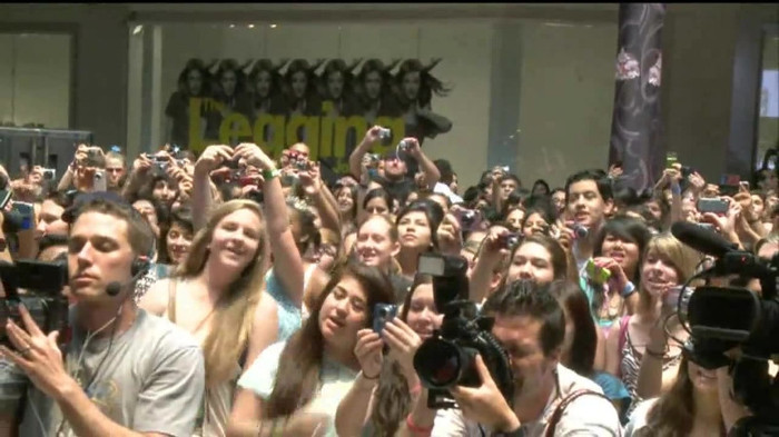 Demi Lovato  Live at Glendale Galleria  in LA for Cambio in HD 03858 - Demilush - Live at Glendale Galleria in LA for Cambio Part oo7