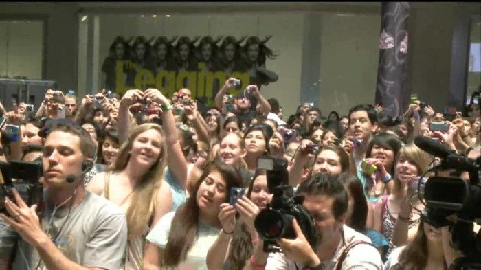 Demi Lovato  Live at Glendale Galleria  in LA for Cambio in HD 03859 - Demilush - Live at Glendale Galleria in LA for Cambio Part oo7