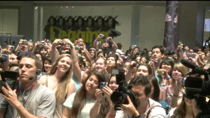 Demi Lovato  Live at Glendale Galleria  in LA for Cambio in HD 03861 - Demilush - Live at Glendale Galleria in LA for Cambio Part oo7