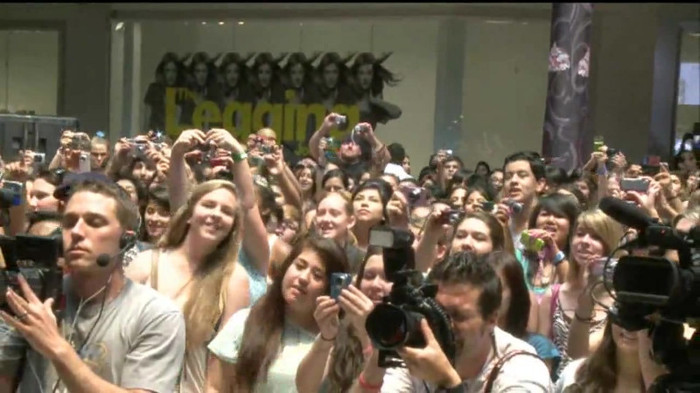 Demi Lovato  Live at Glendale Galleria  in LA for Cambio in HD 03862 - Demilush - Live at Glendale Galleria in LA for Cambio Part oo7