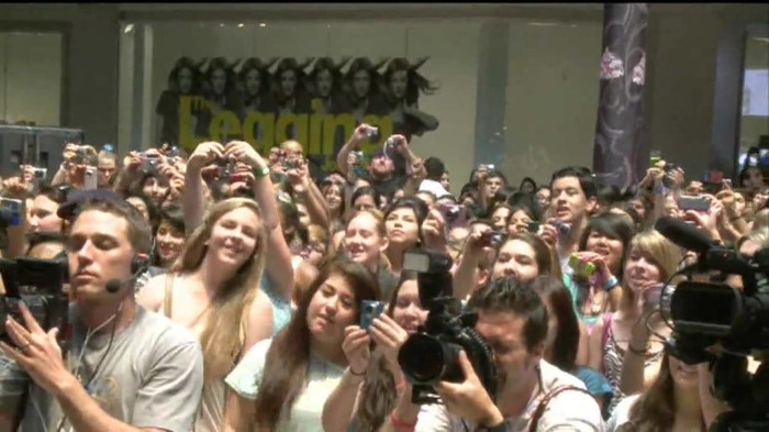 Demi Lovato  Live at Glendale Galleria  in LA for Cambio in HD 03863 - Demilush - Live at Glendale Galleria in LA for Cambio Part oo7