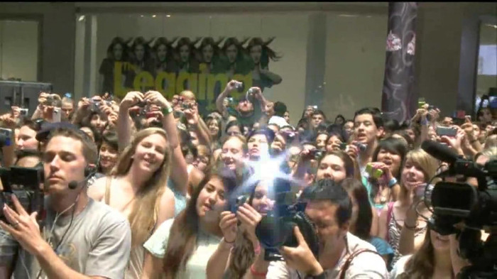 Demi Lovato  Live at Glendale Galleria  in LA for Cambio in HD 03864 - Demilush - Live at Glendale Galleria in LA for Cambio Part oo7