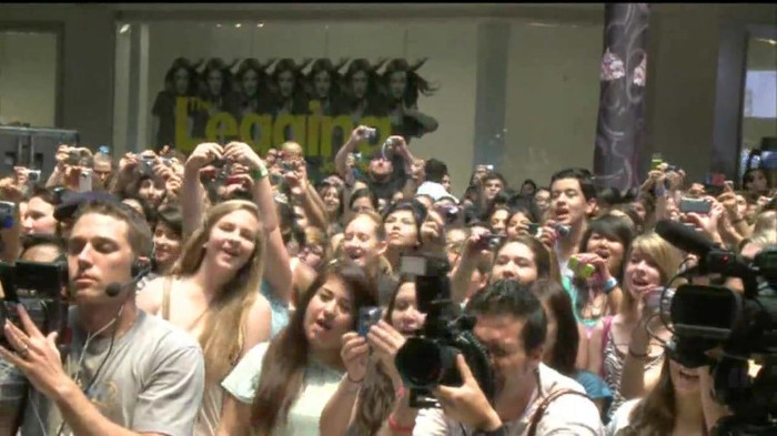 Demi Lovato  Live at Glendale Galleria  in LA for Cambio in HD 03865 - Demilush - Live at Glendale Galleria in LA for Cambio Part oo7