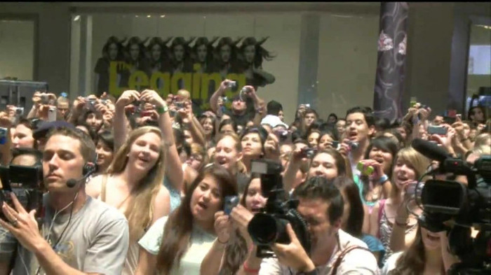 Demi Lovato  Live at Glendale Galleria  in LA for Cambio in HD 03867 - Demilush - Live at Glendale Galleria in LA for Cambio Part oo7