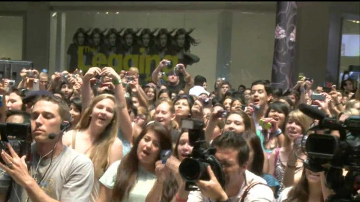 Demi Lovato  Live at Glendale Galleria  in LA for Cambio in HD 03869 - Demilush - Live at Glendale Galleria in LA for Cambio Part oo7