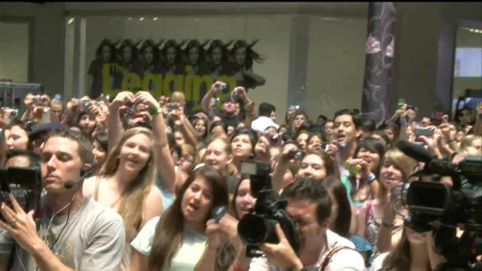 Demi Lovato  Live at Glendale Galleria  in LA for Cambio in HD 03871 - Demilush - Live at Glendale Galleria in LA for Cambio Part oo7