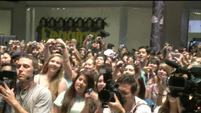 Demi Lovato  Live at Glendale Galleria  in LA for Cambio in HD 03872 - Demilush - Live at Glendale Galleria in LA for Cambio Part oo7
