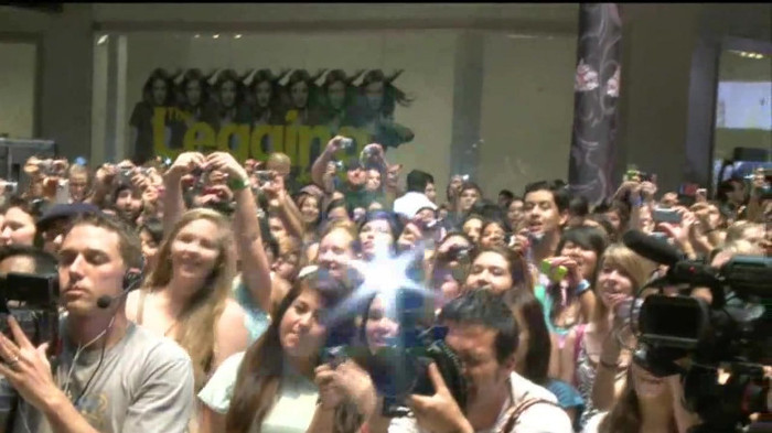 Demi Lovato  Live at Glendale Galleria  in LA for Cambio in HD 03874 - Demilush - Live at Glendale Galleria in LA for Cambio Part oo7