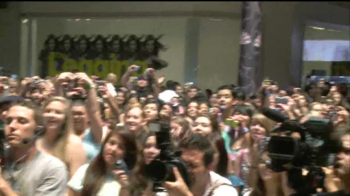 Demi Lovato  Live at Glendale Galleria  in LA for Cambio in HD 03883 - Demilush - Live at Glendale Galleria in LA for Cambio Part oo7